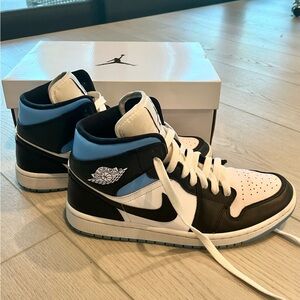 Women’s Air Jordan 1 Mid 'University Blue'